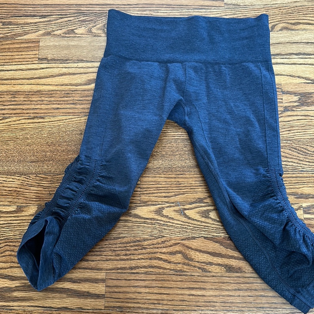 Lululemon 4 cropped leggings. Wunder Under